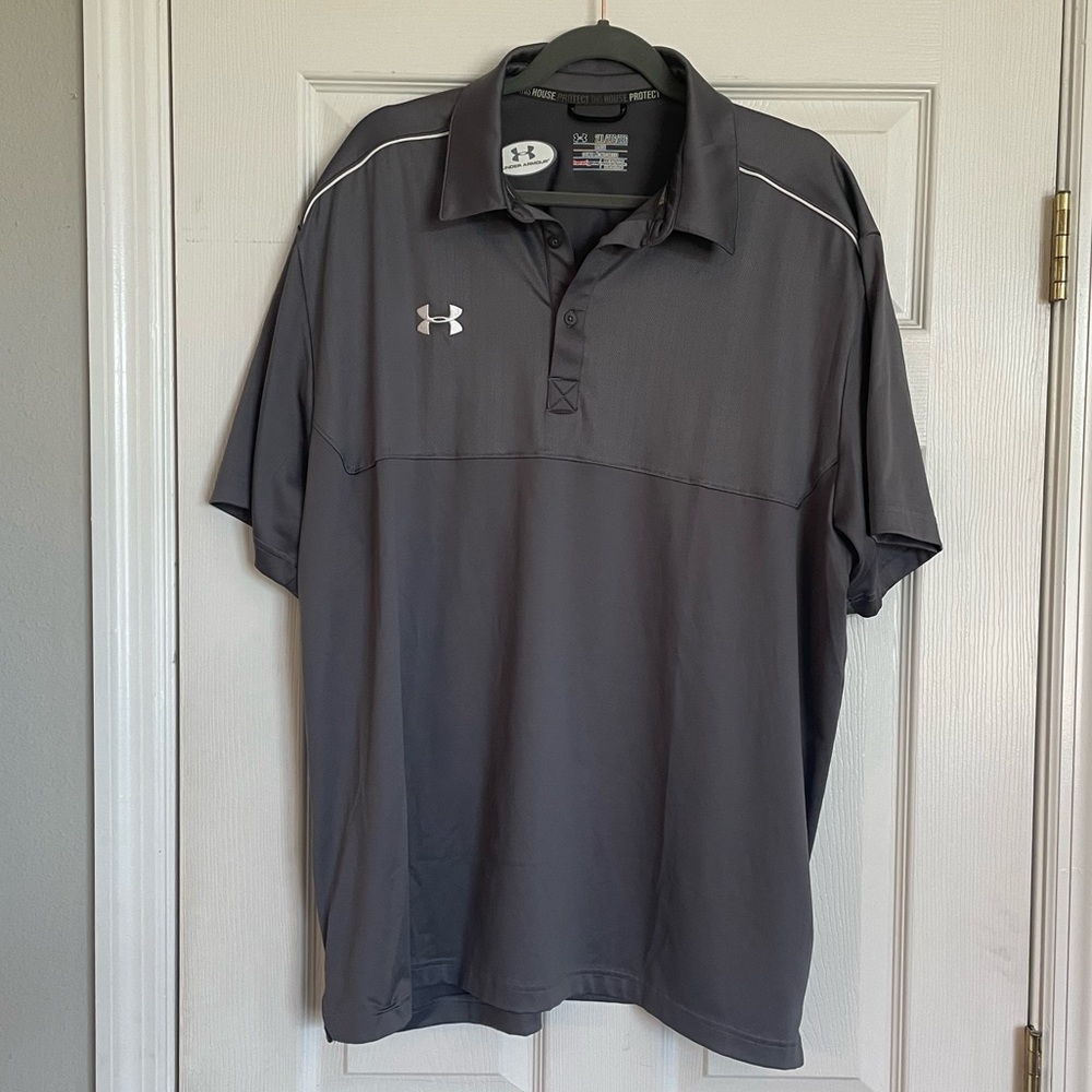 Men’s Under Armour HeatGear Grey Polo- Size: 2XL Like New Condition.